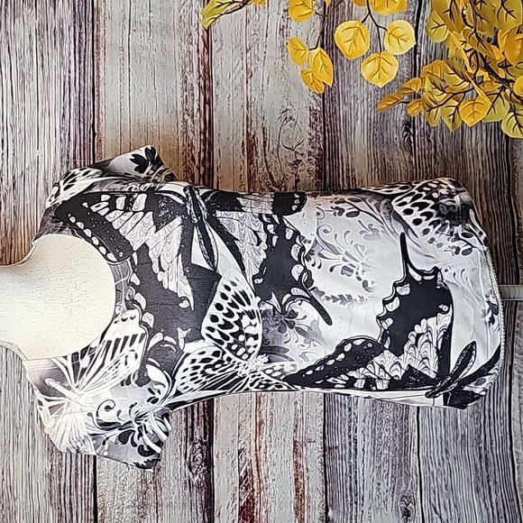 NEW STYLE & CO BLACK & WHITE BUTTERFLY SHORT SLEEVE PULLOVER TEE - Picture 1 of 11